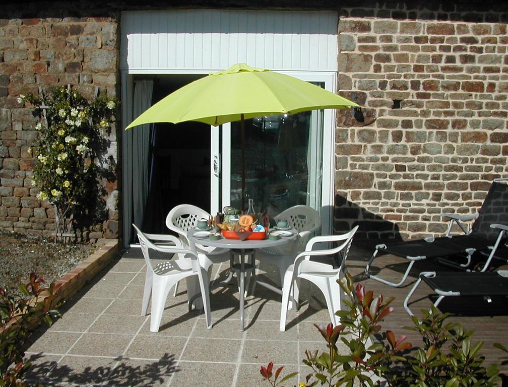 Le Jardin B&B Isigny-le-Buat Habitación foto
